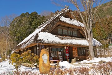 <p>Enjoy lunch at house #20, a regional restaurant called "Shokujidokoro Satoyama."</p>