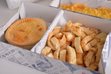 <p>Chips and British pie</p>
