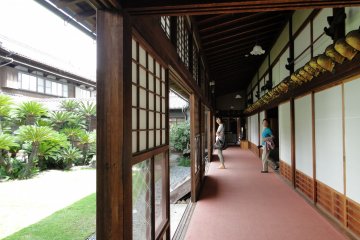 <p>A corridor leading to the main Japanese-style building</p>