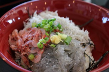 <p>Rice bowl with 3 toppings: Sakura shrimp, boiled shirasu and raw shirasu</p>