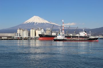 <p>View of Mount Fuji from Tagonoura Port</p>