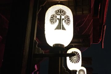 <p>Lanterns on the front of Zenkoji</p>