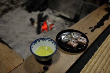 <p>Red fire in black charcoal! The irori fireplace reminds me of long-gone memories. I felt like I was a boy again!</p>
