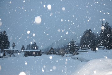 <p>Beginning of a silent night with snow falling from the sky endlessly</p>