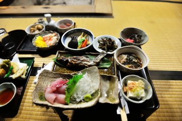 <p>The gorgeous dinner served for me in a small village between mountains didn't disappoint my expectations! Familiar, nostalgic tastes encouraged me to drink many glasses of sake, and happiness filled my heart.</p>