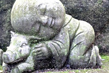 <p>Un gar&ccedil;on et son cochon</p>