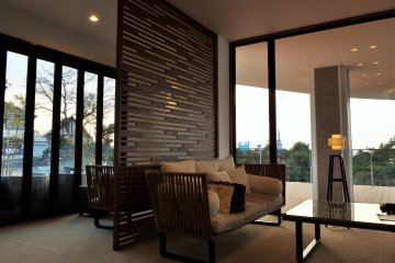 <p>The lobby/lounge - although there is no bar, guests can order, and enjoy, a drink here before dinner.</p>