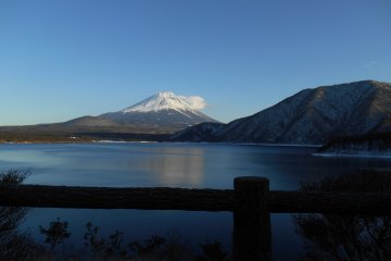<p>Le Mont Fuji depuis Motosuko</p>