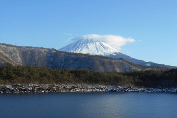 <p>Le Mont Fuji depuis Saiko</p>