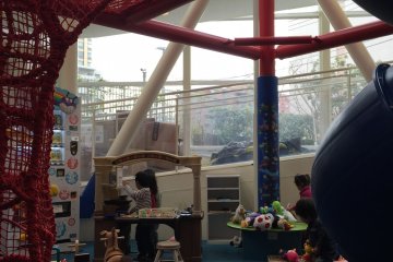 <p>A variety of toys within reach.</p>