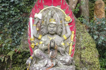 This is Aizen Myō-ō, another deity pertaining to esoteric Buddhism. He symbolizes the annihilation of lust and elevating one to spiritual awakening.