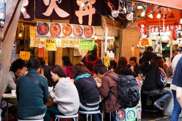 <p>Plenty of places to stop in and eat along the way</p>