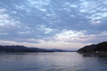 <p>Senja di danau</p>
