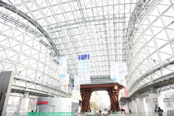 <p>The entrance-way to Kanazawa is made of 3,019 pieces of glass! It's so bright and provides visitors a shelter from the rain.</p>
