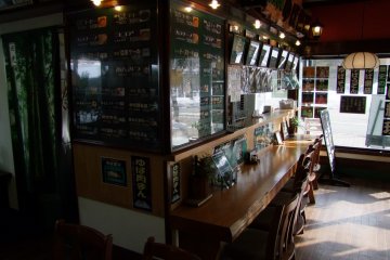 <p>Counter seating for single diners</p>
