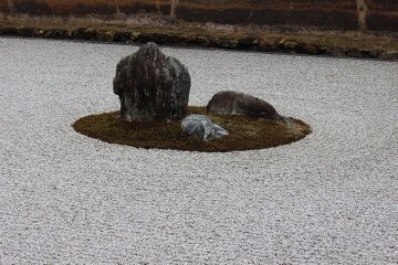 <p>Another small rock formation in the garden</p>