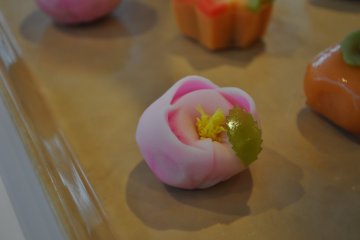 Kunjungan ke Okashi no Shiro