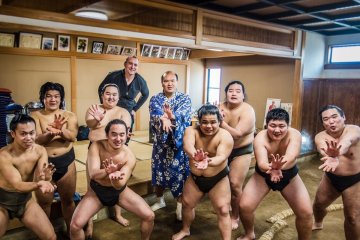 <p>Group picture with the future stars of Shikihide Beya</p>