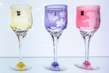 <p>Dinner party glasses&nbsp;with bright colours&nbsp;look stunning under bright lights</p>