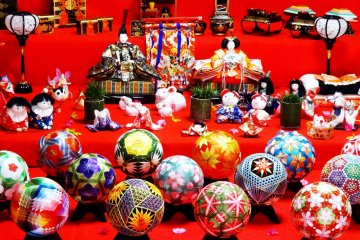 <p>Yanagawa temari are often displayed next to the dolls themselves or hung from sagemon</p>