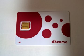 <p>b-mobile uses Docomo services the largest provider in the country.</p>