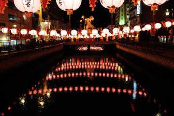 Lantern lights reflected on Doza River in the rain