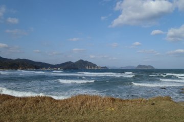 <p>Le long de la plage,&nbsp;c&ocirc;t&eacute; Ouest</p>