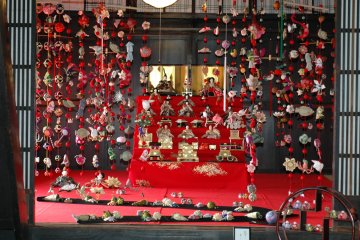 <p>This majestic multi-tiered doll display can be found at the entrance of the Main House.&nbsp;</p>