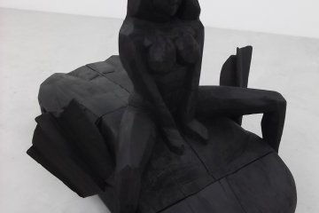 <p>J'ai oubli&eacute; de qui &eacute;tait cette sculpture...</p>