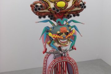 <p>Sculpture par Keiichi Tanaami</p>