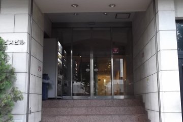 <p>L'entr&eacute;e principale</p>