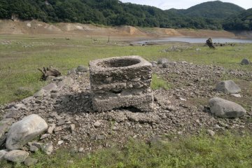 <p>An old well.</p>