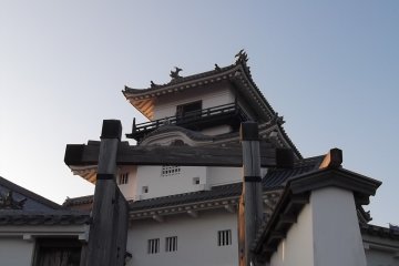 <p>The approach to the castle</p>