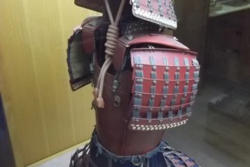 <p>A suit of armour displayed inside the keep</p>