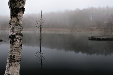 Danau Megami yang diselimuti kabut pagi. Suhunya di pagi hari sangat dingin!