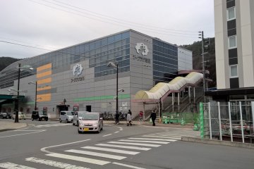<p>The sea plaza</p>