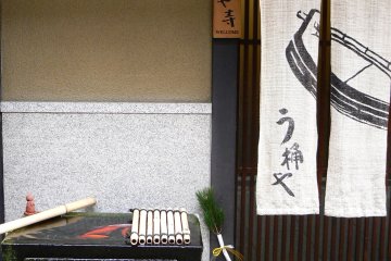 <p>Orange fish beside the door are surely good feng sui &nbsp;</p>