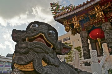 Kanteibyo temple enshrines Guan Yu, "God of Business"