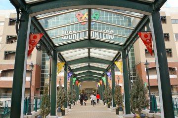 Yokohama World Porters offers six floors of food, fashion and entertainment! &nbsp;