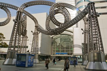 One of the many artistic sculptures around Minato Mirai 21