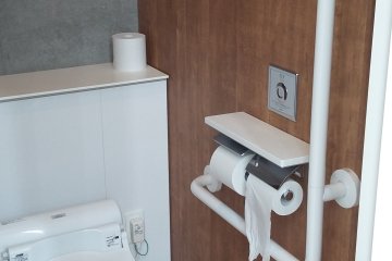 <p>Design tisiu holder yang simpel dan sangat fungsional</p>