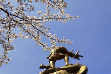 <p>Dramatic statue near Biwako Canal Museum</p>