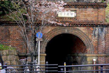 <p>Keage's haunted tunnel leads to Nanzenji and the old brick aqueduct.</p>