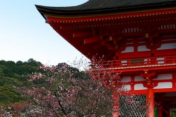 Gerbang merah Kiyomizudera