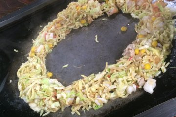 <p>Make a circle on the pan and pour the remaining liquid in middle of the circle.&nbsp;</p>