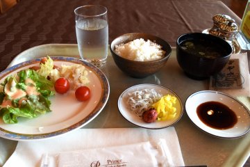 My breakfast in the morning. I refilled these dishes of course, since waking up early with Mt. Fuji made me very hungry!