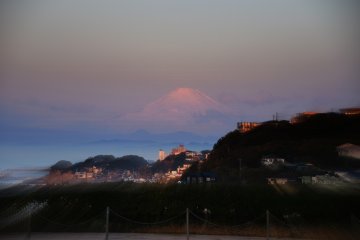 Once again, a magnificent Mt. Fuji in pink hue in the early morning!