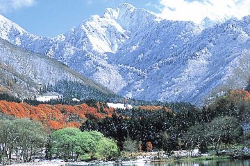 <p>A colorful view of the landscape&nbsp;with snowy mountains behind</p>