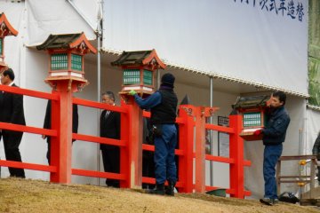 <p>Lanterns are renovated</p>