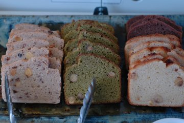 <p>Tofu breads as moist as cakes, available at the tofu lunch buffet.</p>